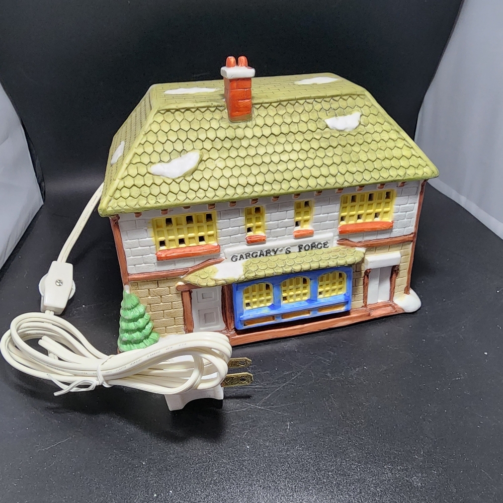 Dickens of London Gargary’s Forge Blacksmith Shop Christmas Village Porcelain